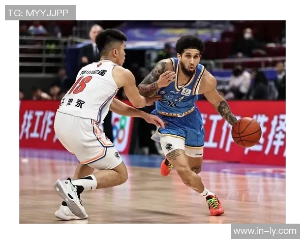 布克半场表现稳定9投4中贡献11分1助攻展现中规中矩的实力